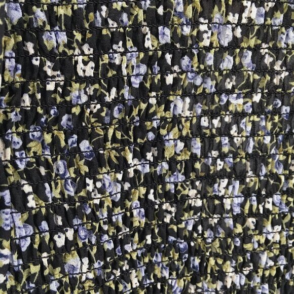 ASTR The Label V-neck puff sleeve blouse - Picture 2 of 3